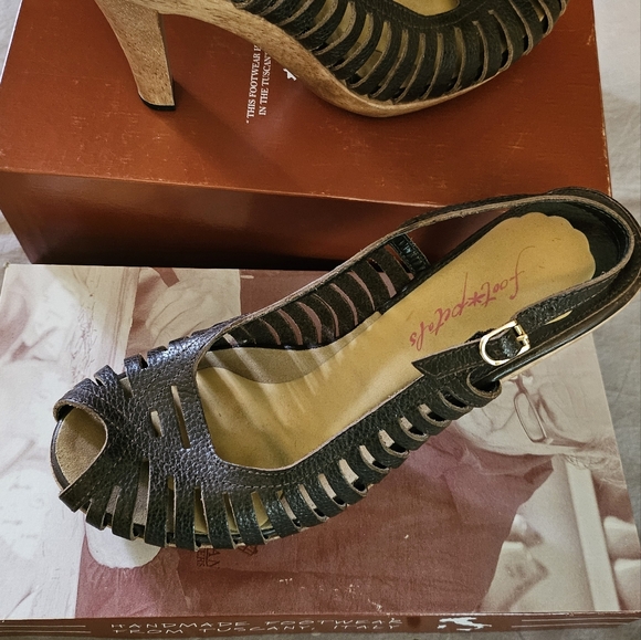 Michael Kors shoes, wood heel - Picture 1 of 5